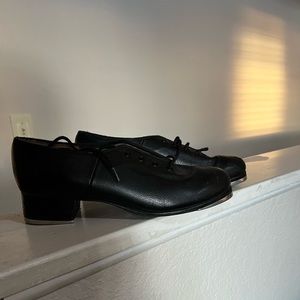 Black tap dancing shoes